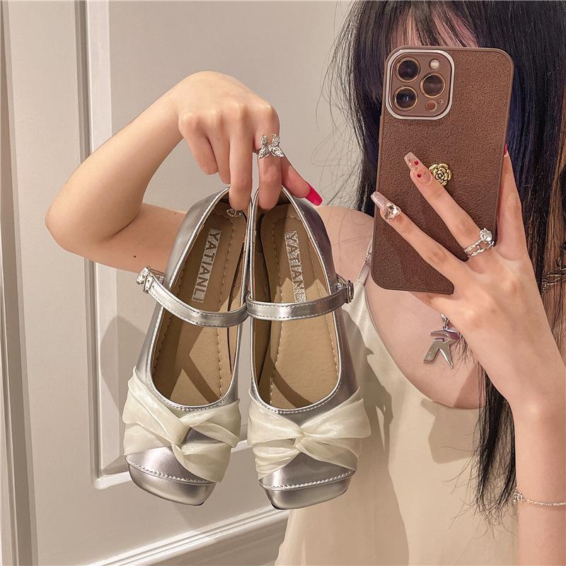French style with skirt, shallow mouth single shoes, femininity gentle Mary Jane women s shoes, bridesmaid shoes, daily wear flat women s shoes 40 срібний
French style with skirt, shallow mouth single shoes, femininity gentle Mary Jane women s shoes, bridesmaid shoes, daily wear flat women s shoes 40 срібний