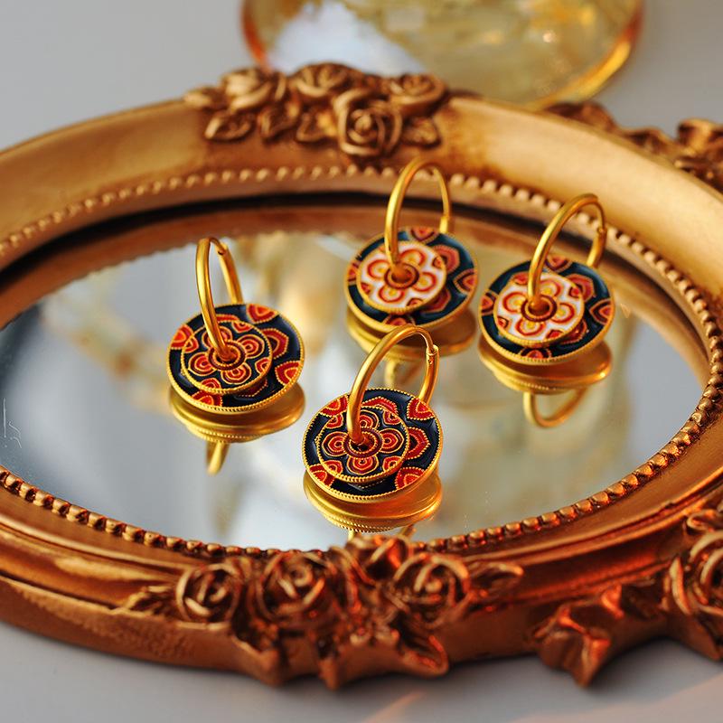 Chinese Style Multi-wear Enamel Drop Earrings - Ethnic Retro Design for Women White Round Earrings
Chinese Style Multi-wear Enamel Drop Earrings - Ethnic Retro Design for Women White Round Earrings