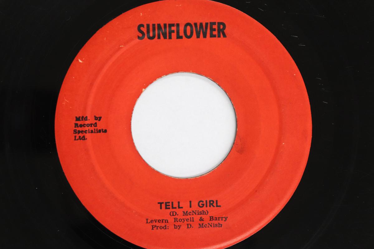 7inch Record LEVERN ROYELL BARRY Tell I Girl Tender Rock NONE SUNFLOWER 1974 Jamaica Reggae Ska Dub Used
7inch Record LEVERN ROYELL BARRY Tell I Girl Tender Rock NONE SUNFLOWER 1974 Jamaica Reggae Ska Dub Used