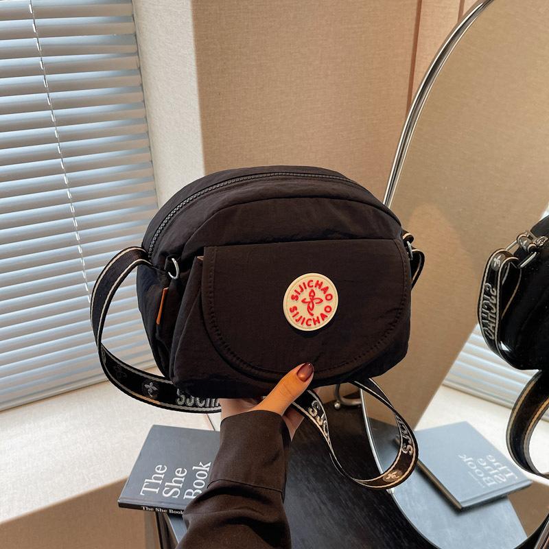 2025 новая маленькая квадратная сумка большая вместимость сумка через плечо модная универсальная сумка-мессенджер трендовая женская сумка чёрный
2025 новая маленькая квадратная сумка большая вместимость сумка через плечо модная универсальная сумка-мессенджер трендовая женская сумка чёрный