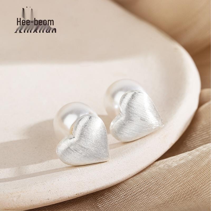 S925 Sterling Silver Brushed Heart Stud Earrings with Back Hanging Pearls - Retro Light Luxury Style 925 Silver
S925 Sterling Silver Brushed Heart Stud Earrings with Back Hanging Pearls - Retro Light Luxury Style 925 Silver