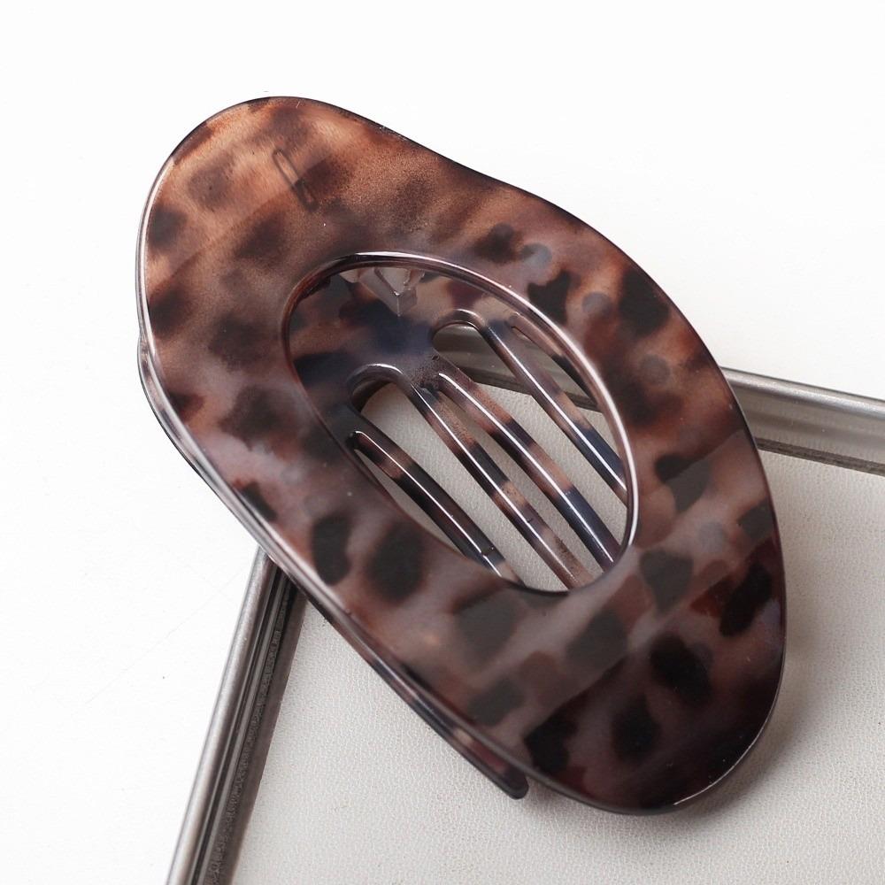 Korean Style Oval Hair Clips Curved Leopard Hair Claws Acrylic Duckbill Clip Women
Korean Style Oval Hair Clips Curved Leopard Hair Claws Acrylic Duckbill Clip Women