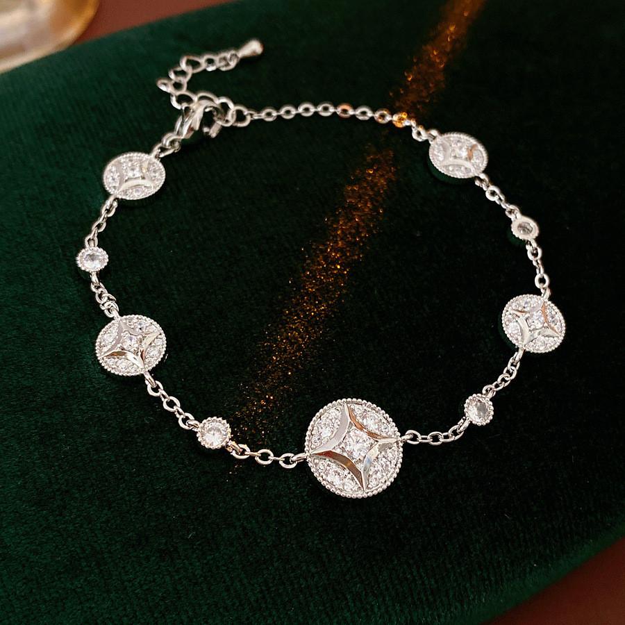 Geometric Gold Plated Zirconia Bracelet For Women With Elegant Design And Gift Use срібний
Geometric Gold Plated Zirconia Bracelet For Women With Elegant Design And Gift Use срібний