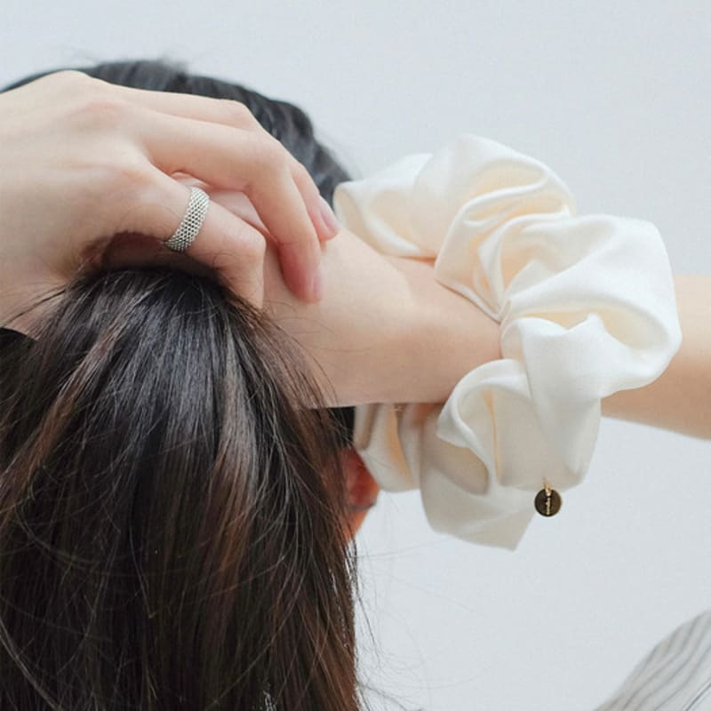 oooho oooho Классическая резинка-скранч - Слоновая кость Ivory
oooho oooho Классическая резинка-скранч - Слоновая кость Ivory