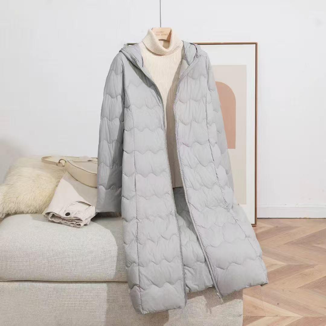 Жіноча легка пухова куртка-пальто з капюшоном та хвилястим дизайном 2025 M світло-сірий колір
Жіноча легка пухова куртка-пальто з капюшоном та хвилястим дизайном 2025 M світло-сірий колір