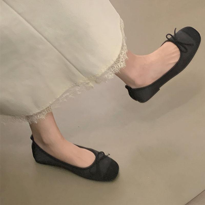 Мягкие женские шелковые туфли-лодочки на плоской подошве, женские шлепанцы, обувь с круглым носком, слипоны, женские балетки, танцевальная обувь 35 чёрный
Мягкие женские шелковые туфли-лодочки на плоской подошве, женские шлепанцы, обувь с круглым носком, слипоны, женские балетки, танцевальная обувь 35 чёрный