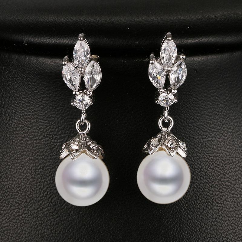 European and American Style Copper Gold-Plated Zircon Pearl Stud Earrings for Women - High-End Fashion Trend платиновый
European and American Style Copper Gold-Plated Zircon Pearl Stud Earrings for Women - High-End Fashion Trend платиновый