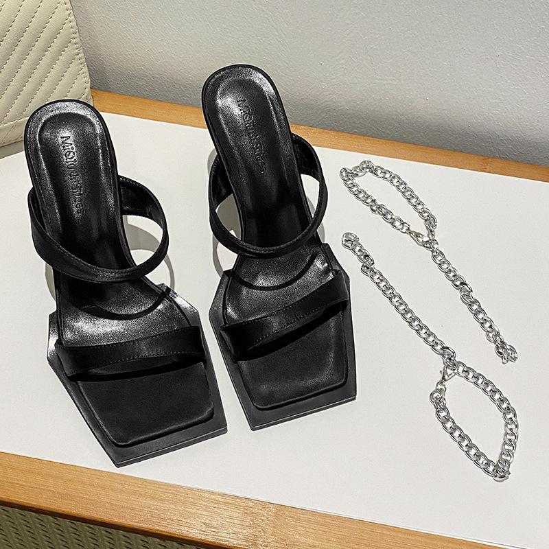 2025 new versatile summer square head open-toed one-word high heels chain women s shoes thin heel black sexy sandals 34
2025 new versatile summer square head open-toed one-word high heels chain women s shoes thin heel black sexy sandals 34