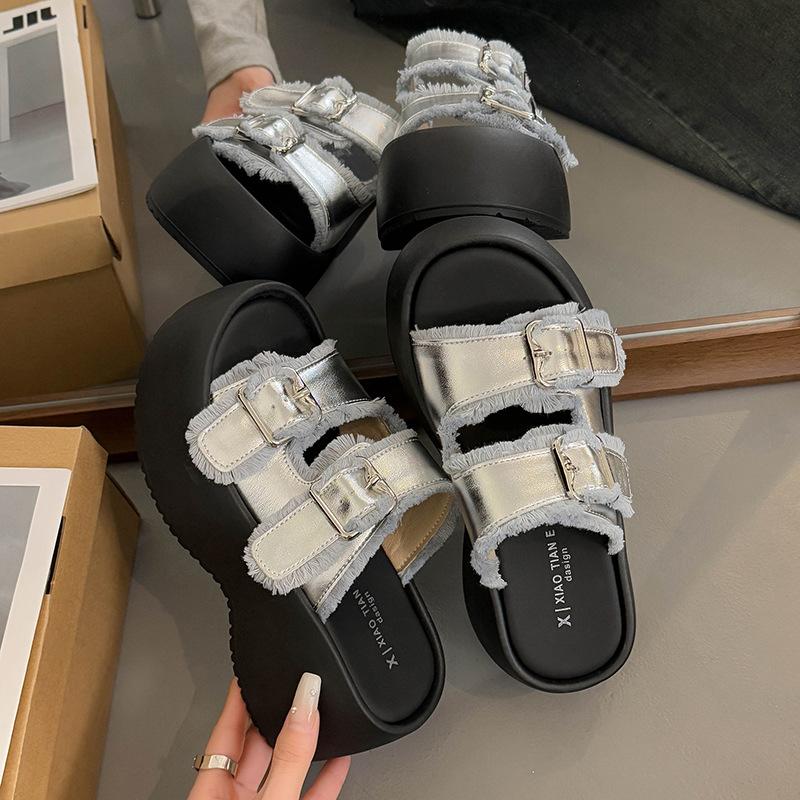 Silver high-end one-word non-slip thick-bottomed wedge slippers for women s summer wear 2025 new height-increasing cool slippers 40 срібний
Silver high-end one-word non-slip thick-bottomed wedge slippers for women s summer wear 2025 new height-increasing cool slippers 40 срібний