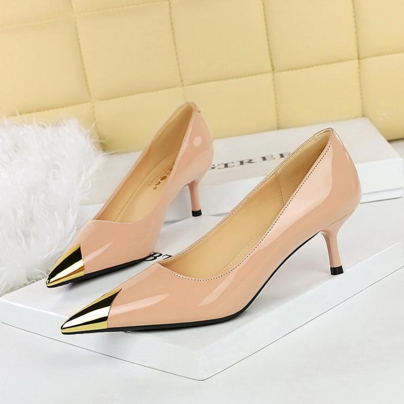European American Fashion Banquet High Heels Thin Heels Shallow Mouth Patent Leather Metal Pointed Toe High Heels Single Shoes 35
European American Fashion Banquet High Heels Thin Heels Shallow Mouth Patent Leather Metal Pointed Toe High Heels Single Shoes 35