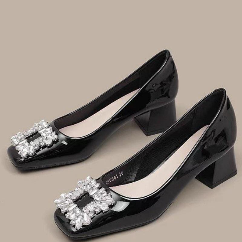 Black temperament medium heel patent leather single shoes women s spring and autumn new square head light mouth thick heel work high heels 42 чорний
Black temperament medium heel patent leather single shoes women s spring and autumn new square head light mouth thick heel work high heels 42 чорний