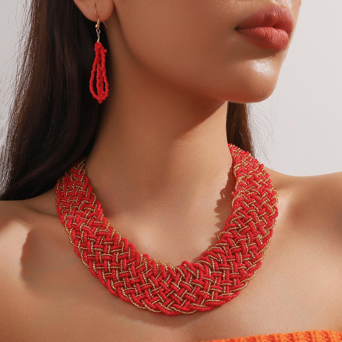 Комплект из двухцветных бусин-крестиков с подвеской в виде ожерелья и серег красный
Комплект из двухцветных бусин-крестиков с подвеской в виде ожерелья и серег красный