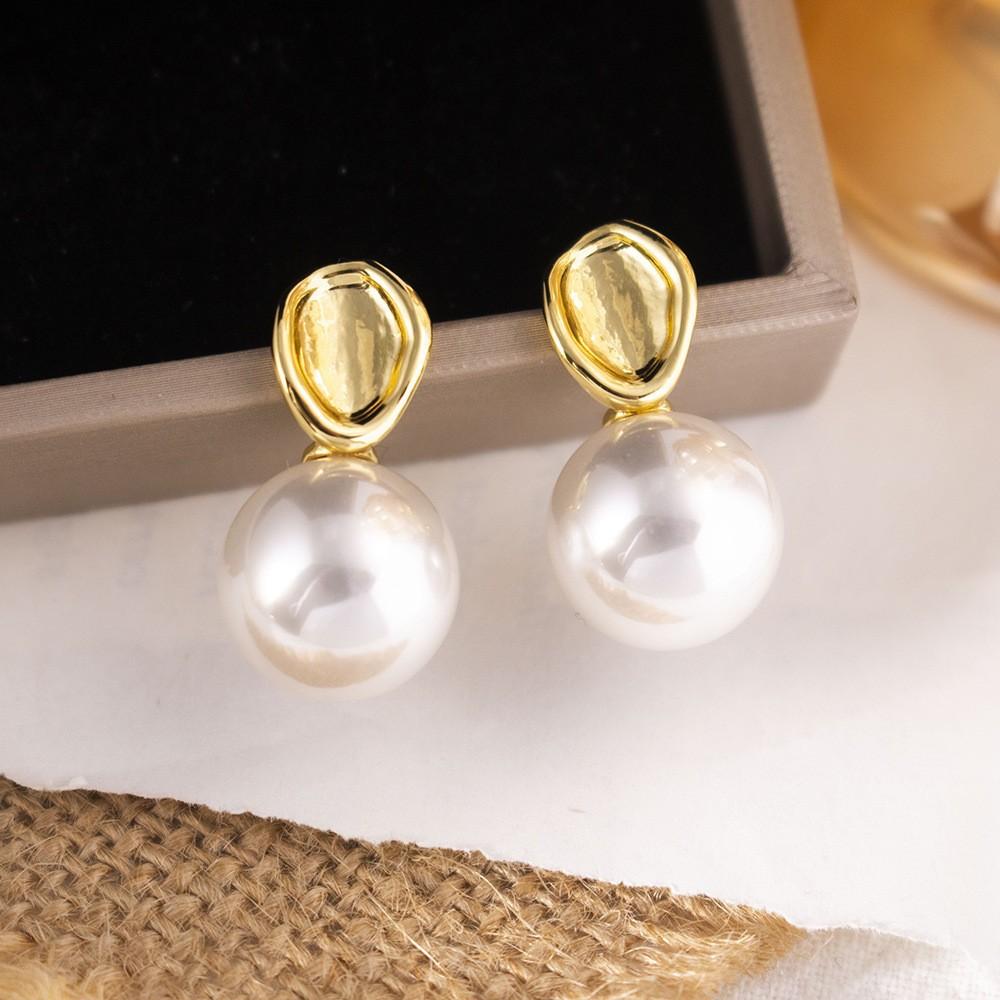 Metal gray pearl earrings light luxury niche design high-end earrings new popular temperament studs білий
Metal gray pearl earrings light luxury niche design high-end earrings new popular temperament studs білий