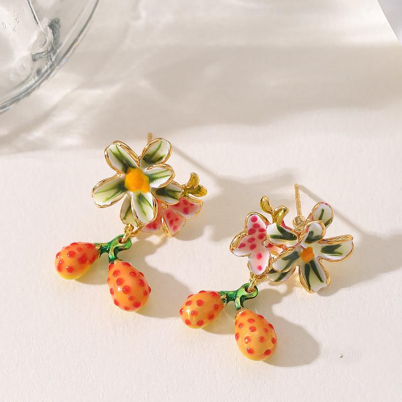 Mori sweet temperament pastoral style enamel dripping oil flower stud earrings high sense light luxury earrings niche exquisite earrings
Mori sweet temperament pastoral style enamel dripping oil flower stud earrings high sense light luxury earrings niche exquisite earrings