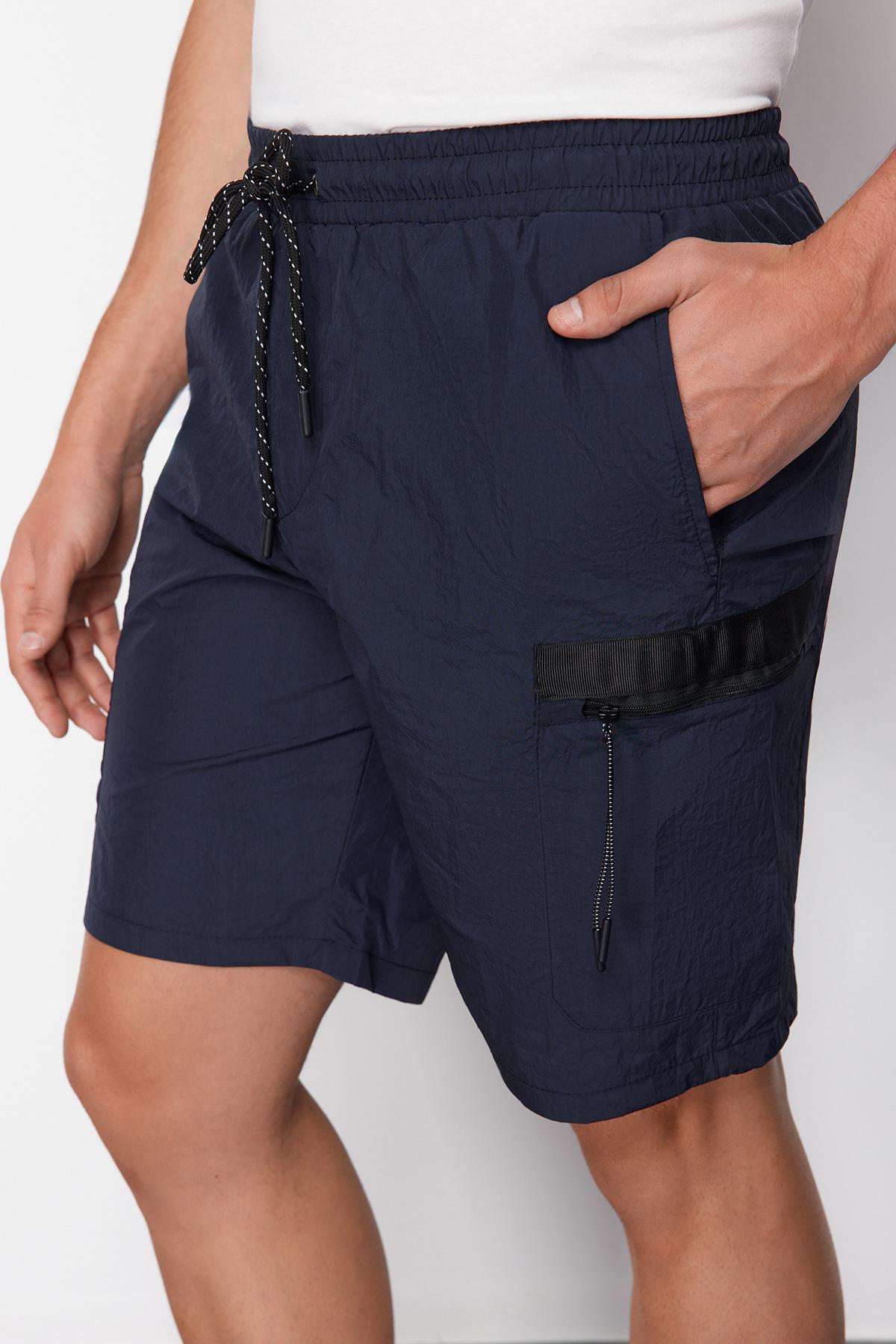 Men s Fashion New Shorts & Bermuda Navy Blue Men s Regular Fit Zipper Detailed Taslan Shorts M темно-синього кольору
Men s Fashion New Shorts & Bermuda Navy Blue Men s Regular Fit Zipper Detailed Taslan Shorts M темно-синього кольору