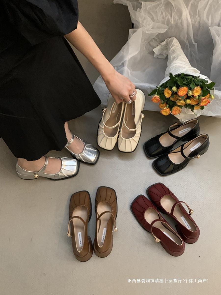 Beauty is crying~ French thick heel one-word buckle high heels women s spring and summer 2025 small fragrant wind pleated Mary Jane single shoes 40 чорний
Beauty is crying~ French thick heel one-word buckle high heels women s spring and summer 2025 small fragrant wind pleated Mary Jane single shoes 40 чорний