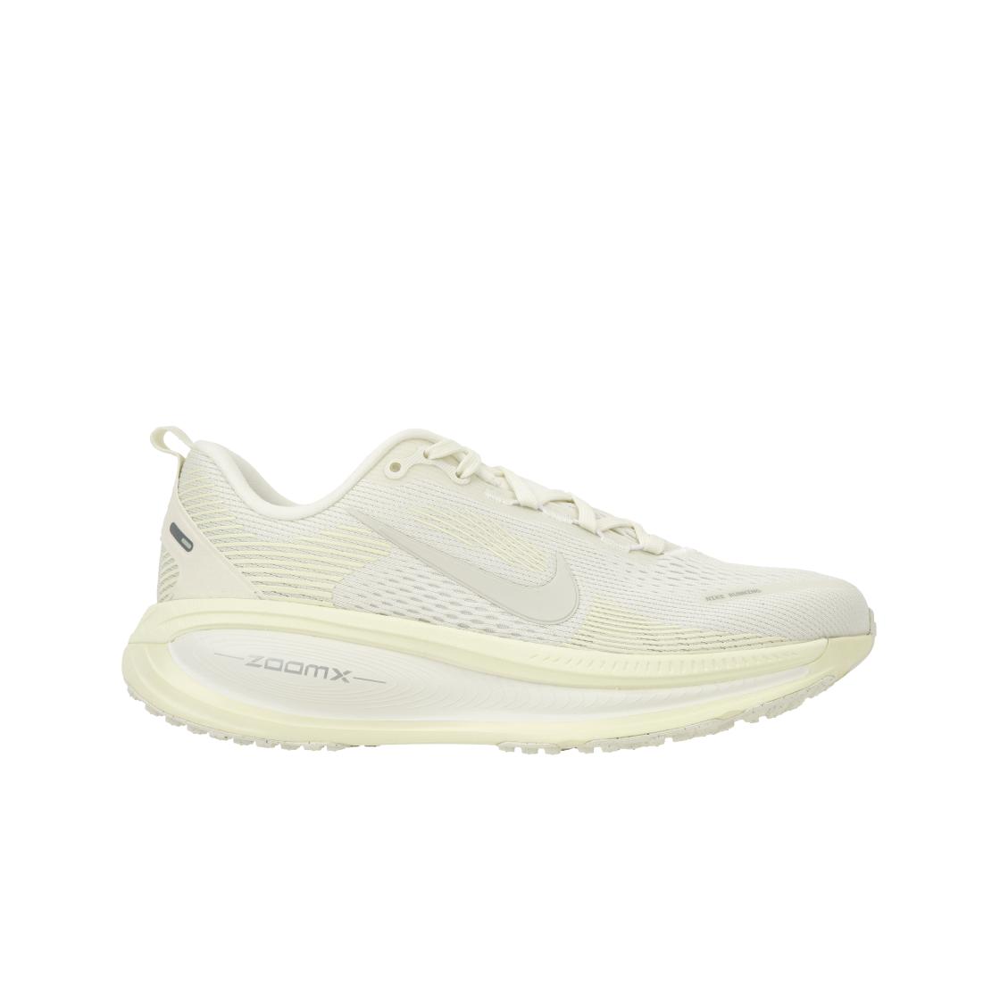 Жіночі кросівки Nike Vomero 18 Sail Coconut Milk Summit White HM6804110 37.5
Жіночі кросівки Nike Vomero 18 Sail Coconut Milk Summit White HM6804110 37.5