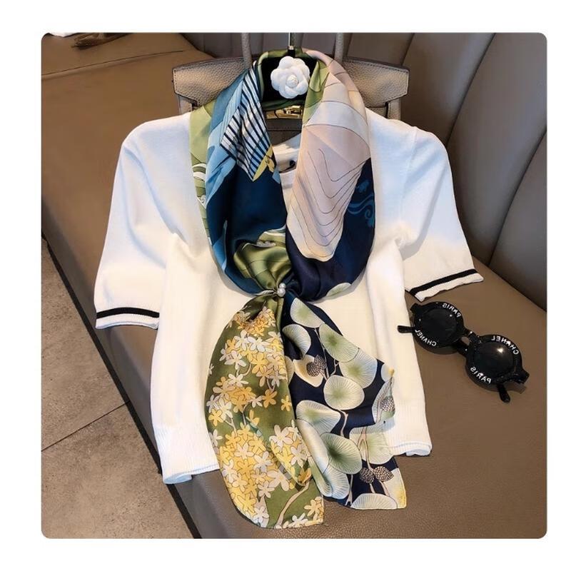 HANDUNYOU French Stripe Large Square Scarf
HANDUNYOU French Stripe Large Square Scarf