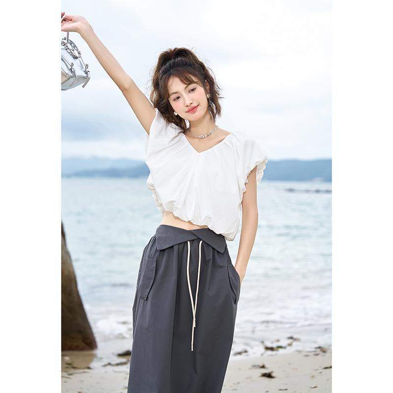 Женская блузка Mishow, новинка лета 2023 года, свободный однотонный нишевый стиль в стиле Fench, универсальный пуловер со складками, топы MXC38X1275 L
Женская блузка Mishow, новинка лета 2023 года, свободный однотонный нишевый стиль в стиле Fench, универсальный пуловер со складками, топы MXC38X1275 L