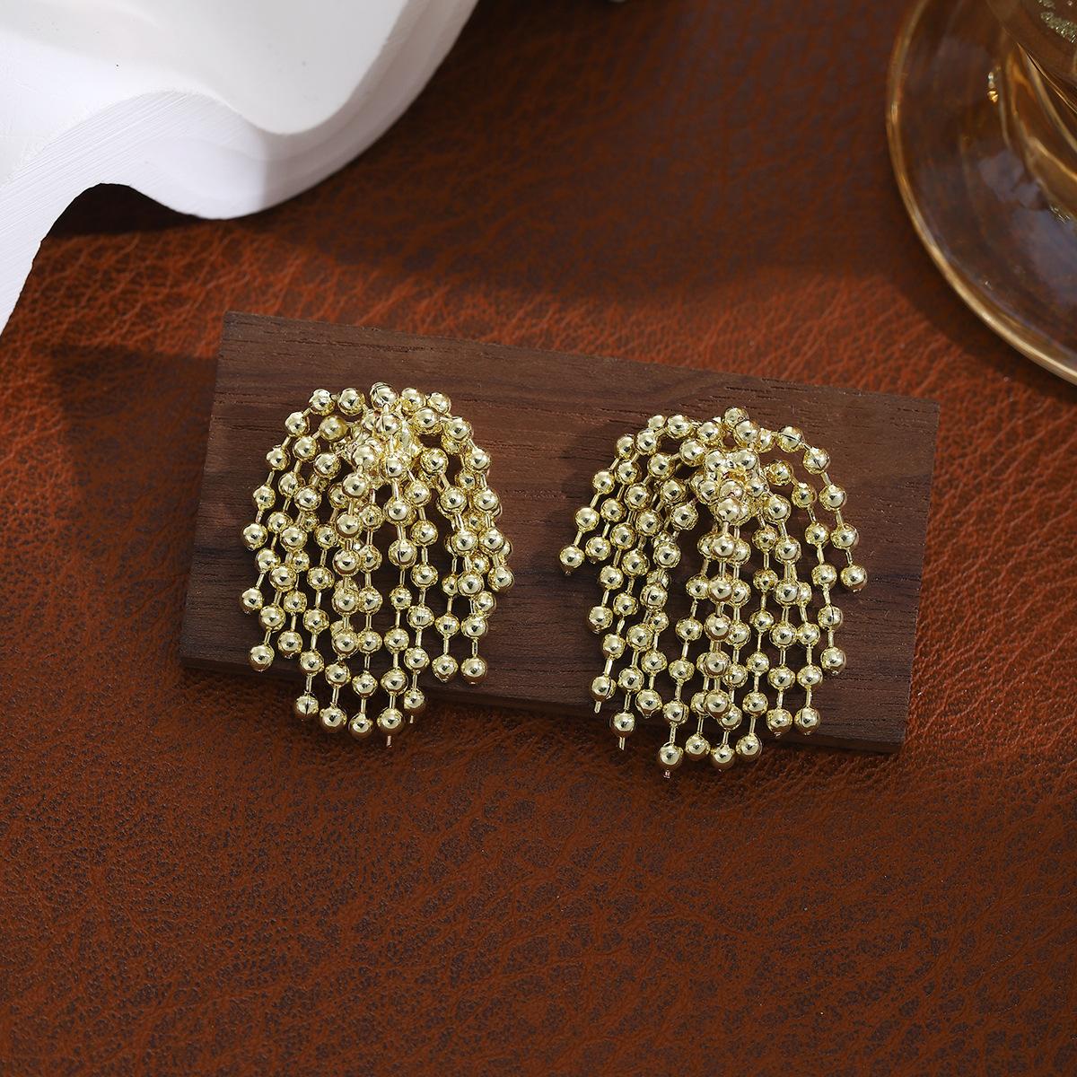 Niche Metal Ball Fireworks Fringed Stud Earrings For Women, Light Luxury And Advanced Sense Exaggerated Personality Simple Earrings
Niche Metal Ball Fireworks Fringed Stud Earrings For Women, Light Luxury And Advanced Sense Exaggerated Personality Simple Earrings