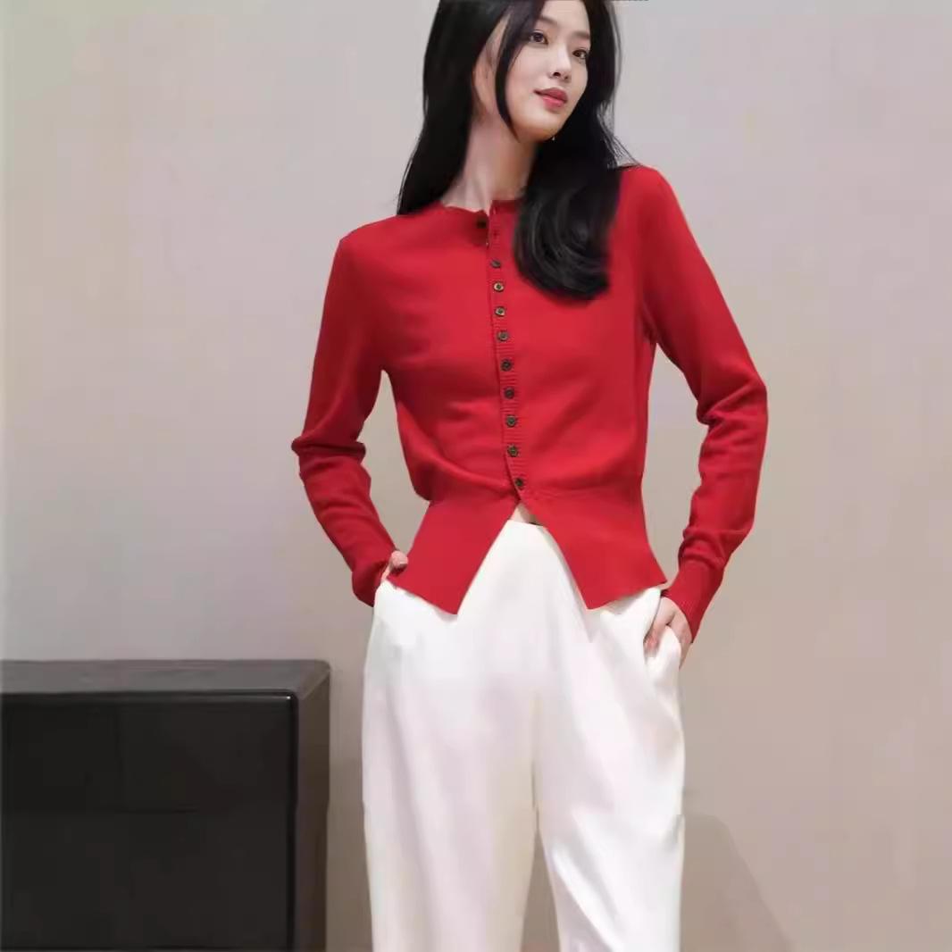 Elegant Round Neck Wool Cardigan: Women s Chic Knit Sweater with Waist-Cinching Design, Perfectly Paired with Skirts Large
Elegant Round Neck Wool Cardigan: Women s Chic Knit Sweater with Waist-Cinching Design, Perfectly Paired with Skirts Large