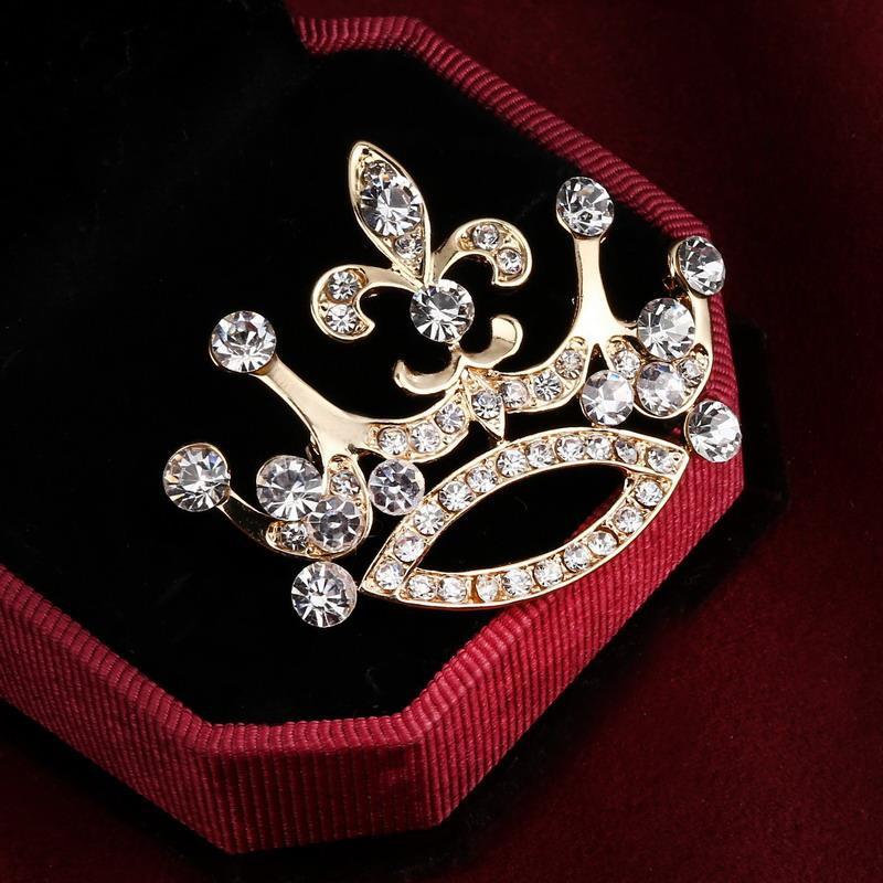Брошь в виде короны со стразами для мужчин и женщин, изысканная булавка для воротника, ювелирные аксессуары
Брошь в виде короны со стразами для мужчин и женщин, изысканная булавка для воротника, ювелирные аксессуары