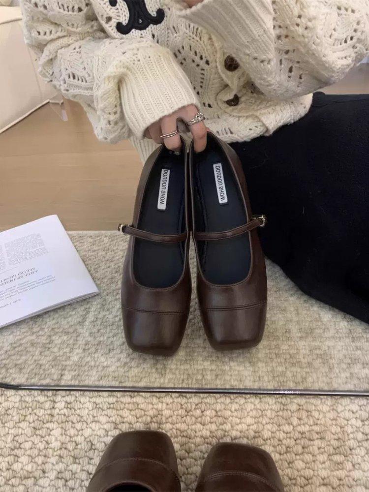 Французские ретро туфли Мэри Джейн с квадратной головкой женские осень 2025 новые модели с юбками нежное слово с плоской подошвой 39
Французские ретро туфли Мэри Джейн с квадратной головкой женские осень 2025 новые модели с юбками нежное слово с плоской подошвой 39