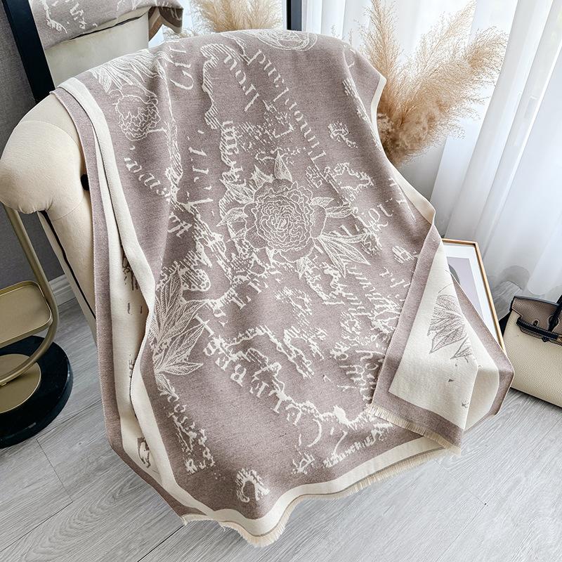 Цветочный принт Контрастные цвета Осень и зима Двусторонний шарф из имитации кашемира Зимняя высококачественная теплая шаль Женская 180cm
Цветочный принт Контрастные цвета Осень и зима Двусторонний шарф из имитации кашемира Зимняя высококачественная теплая шаль Женская 180cm