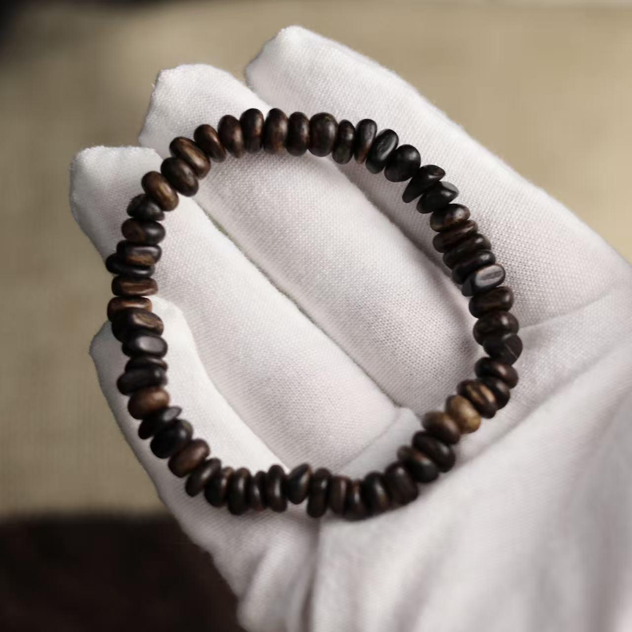 Daraga Irregular Agarwood Bracelet: Sinking Old Material Buddhist Beads for Men & Women
Daraga Irregular Agarwood Bracelet: Sinking Old Material Buddhist Beads for Men & Women
