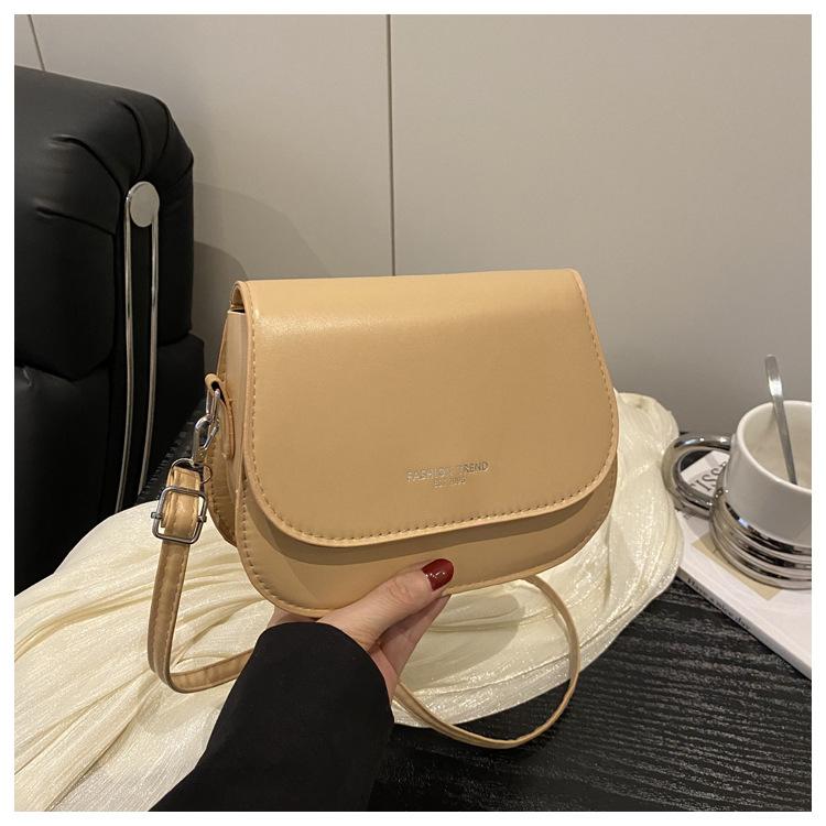 Популярная и свежая новая простая модная повседневная эстетическая трендовая сумка-мессенджер через плечо маленькая квадратная
Популярная и свежая новая простая модная повседневная эстетическая трендовая сумка-мессенджер через плечо маленькая квадратная