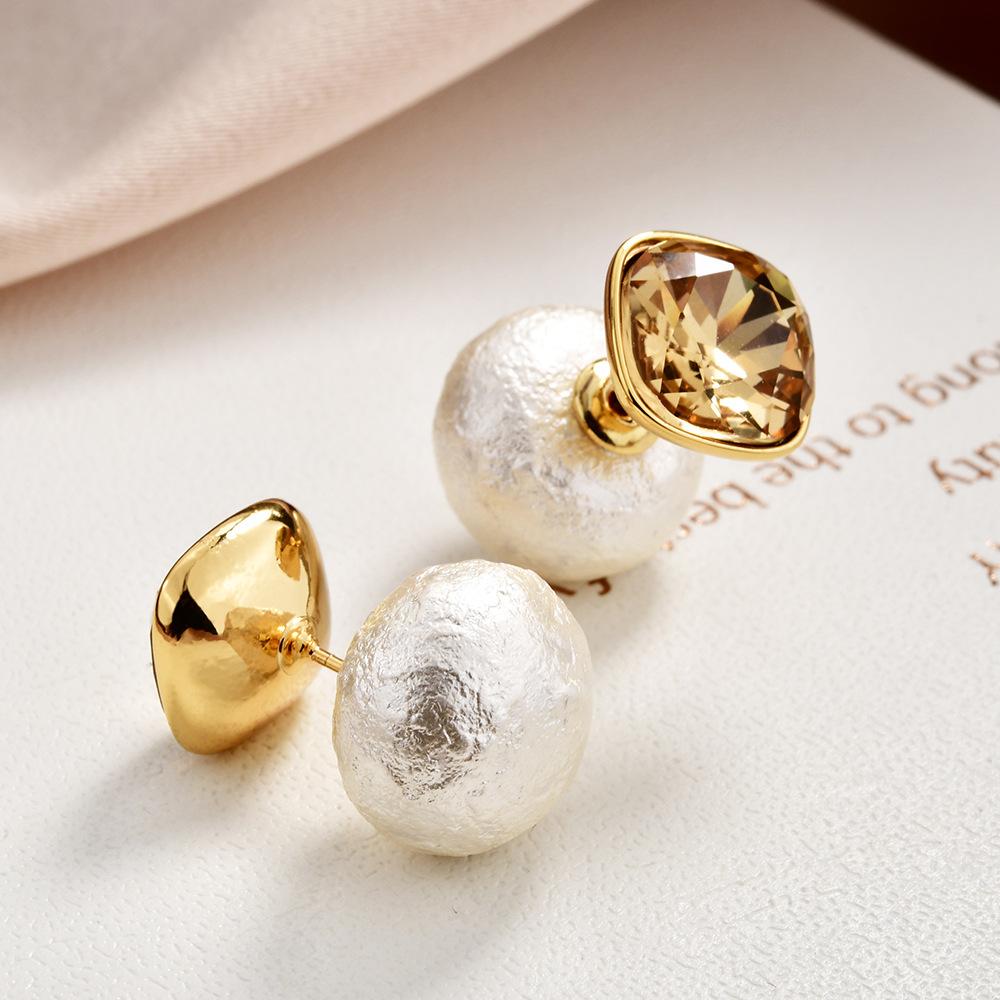 Korean two-wear super fairy pearl cotton flower bead zircon stud earrings fashion temperament earrings light luxury high-end earrings
Korean two-wear super fairy pearl cotton flower bead zircon stud earrings fashion temperament earrings light luxury high-end earrings