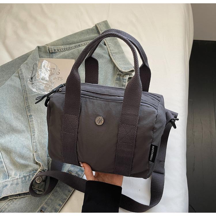 New Japanese lightweight large-capacity portable messenger bag women s multi-layer zipper small bag casual canvas shoulder bag серый
New Japanese lightweight large-capacity portable messenger bag women s multi-layer zipper small bag casual canvas shoulder bag серый