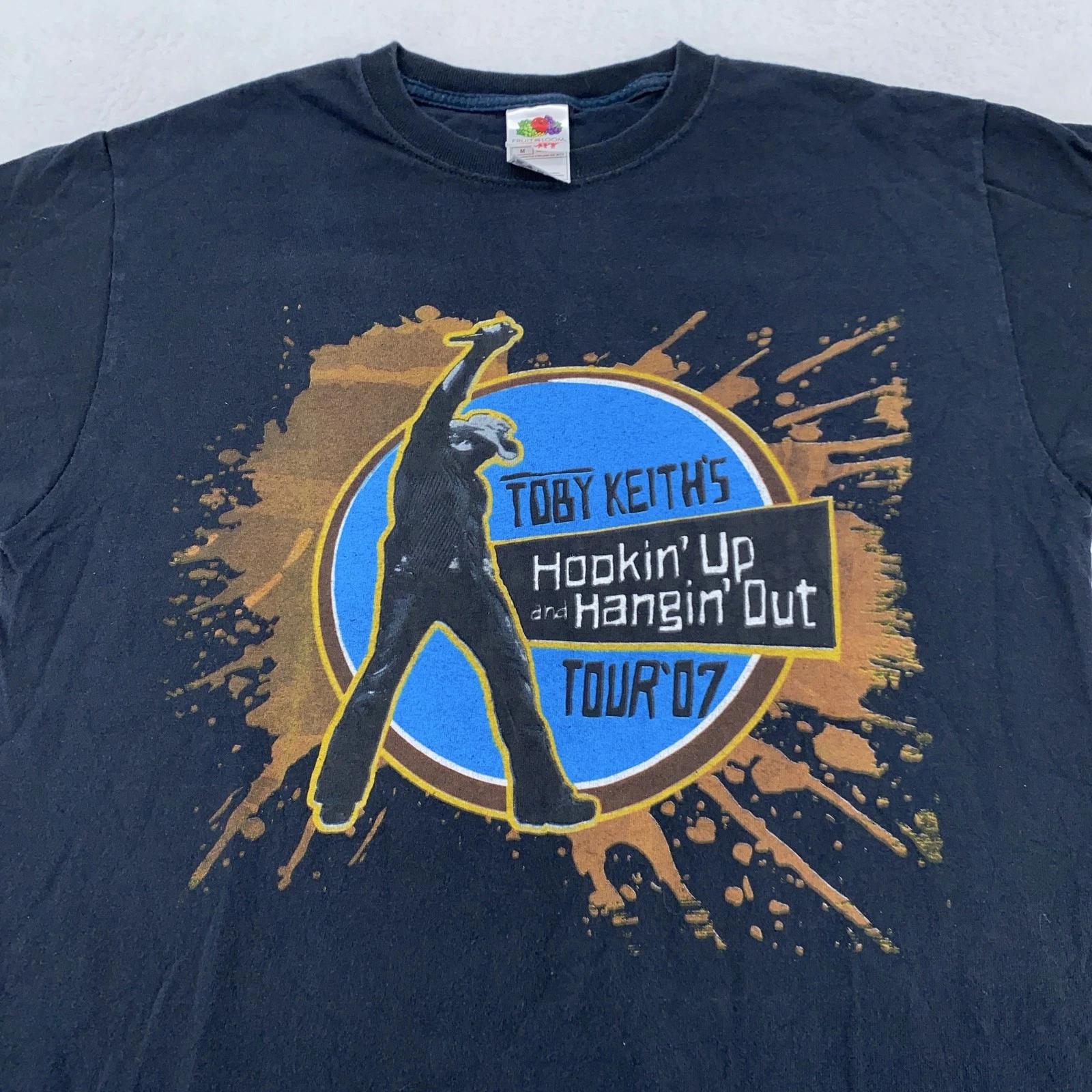 vtg Toby Keith Shirt Mens Medium 2007 Hookin Up Hangin Out Tour Concert Band Tee M
vtg Toby Keith Shirt Mens Medium 2007 Hookin Up Hangin Out Tour Concert Band Tee M