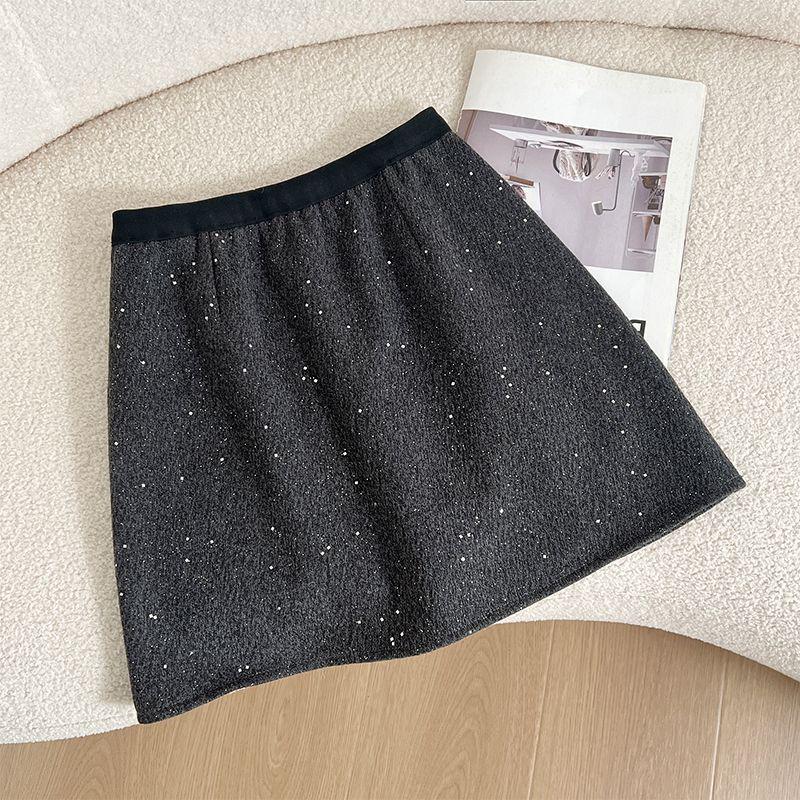 Wool Blend Shimmering Starry High-Waisted Skirt - Autumn/Winter Collection M (80-100 lbs)
Wool Blend Shimmering Starry High-Waisted Skirt - Autumn/Winter Collection M (80-100 lbs)
