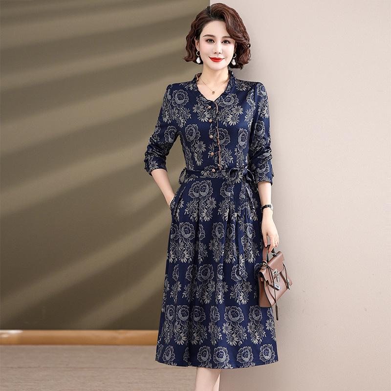 Элегантное длинное платье на весну/осень для женщин среднего и пожилого возраста - стройнящее, модное и доступное в больших размерах L темно-синий
Элегантное длинное платье на весну/осень для женщин среднего и пожилого возраста - стройнящее, модное и доступное в больших размерах L темно-синий