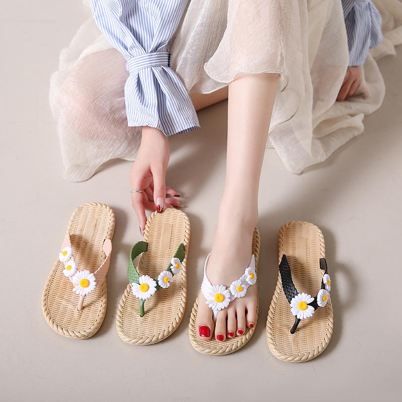 New three-flower summer flip-flops women s wear wear-resistant women s flat-bottomed beach pinch splint cool slippers 36/37
New three-flower summer flip-flops women s wear wear-resistant women s flat-bottomed beach pinch splint cool slippers 36/37