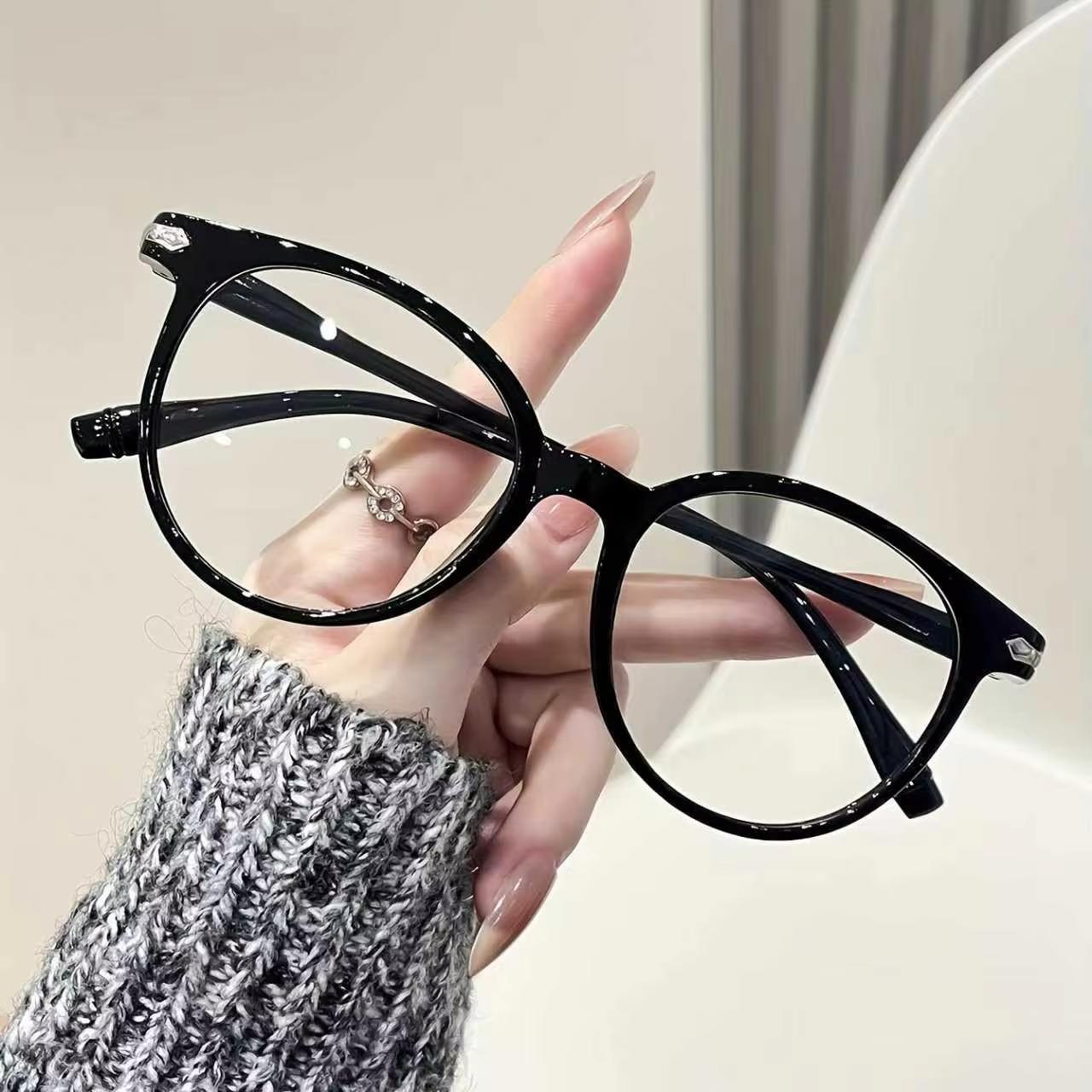 1Pc/3Pcs Retro Fashionable Round Frame Glasses, Durable Pc Material, Lightweight and Comfortable for Daily Wear
1Pc/3Pcs Retro Fashionable Round Frame Glasses, Durable Pc Material, Lightweight and Comfortable for Daily Wear