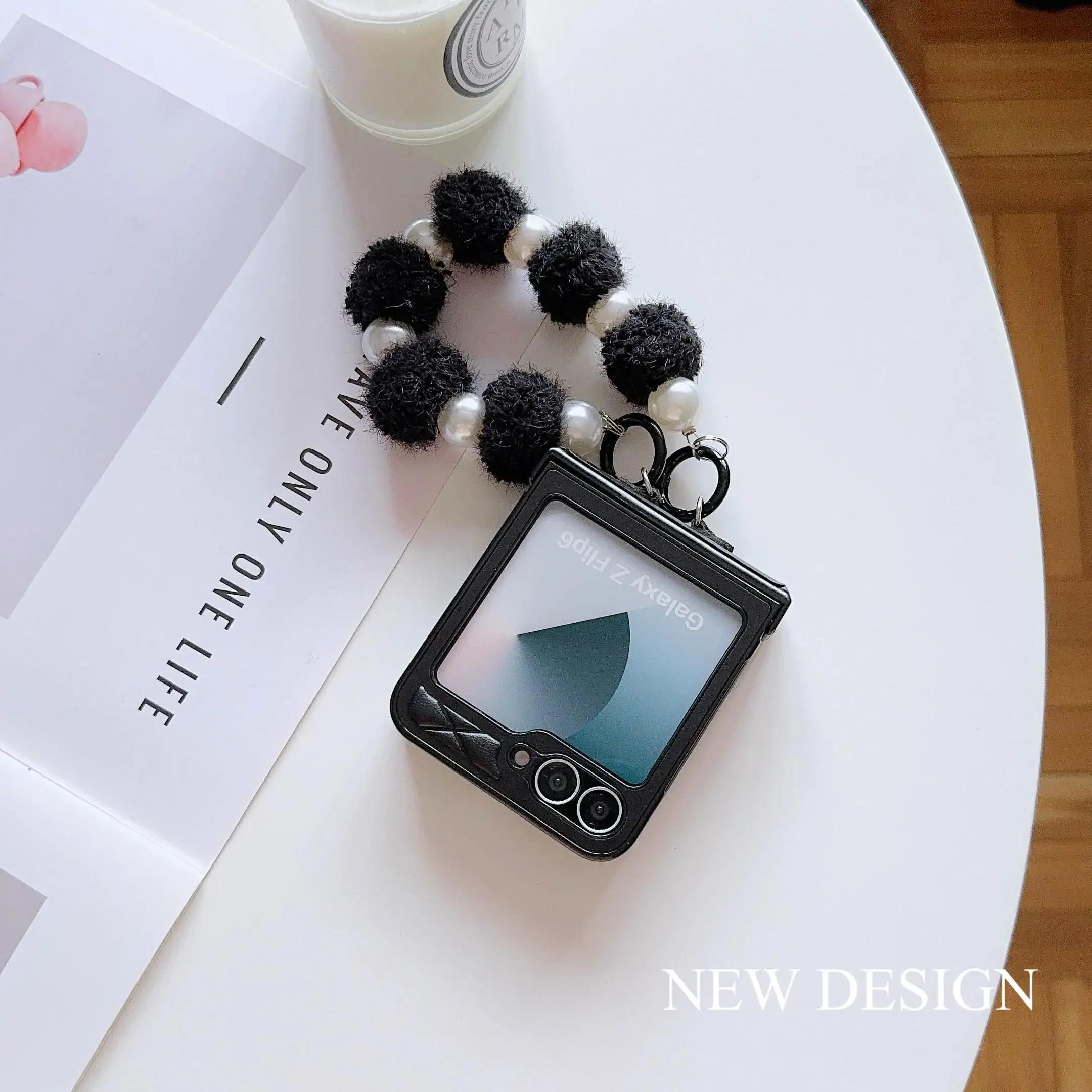 Чехол из искусственной кожи с блестками и жемчугом, с ремешком-цепочкой на запястье для Samsung Galaxy Z Flip 6 5 4 3 For Samsung Galaxy Z Flip 3
Чехол из искусственной кожи с блестками и жемчугом, с ремешком-цепочкой на запястье для Samsung Galaxy Z Flip 6 5 4 3 For Samsung Galaxy Z Flip 3