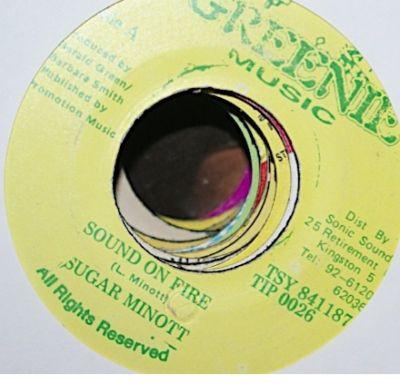 7inch Record SUGAR MINOTT - Sound On Fire TIP0026 Greenie Music Jamaica Reggae, Ska & Dub Used
7inch Record SUGAR MINOTT - Sound On Fire TIP0026 Greenie Music Jamaica Reggae, Ska & Dub Used