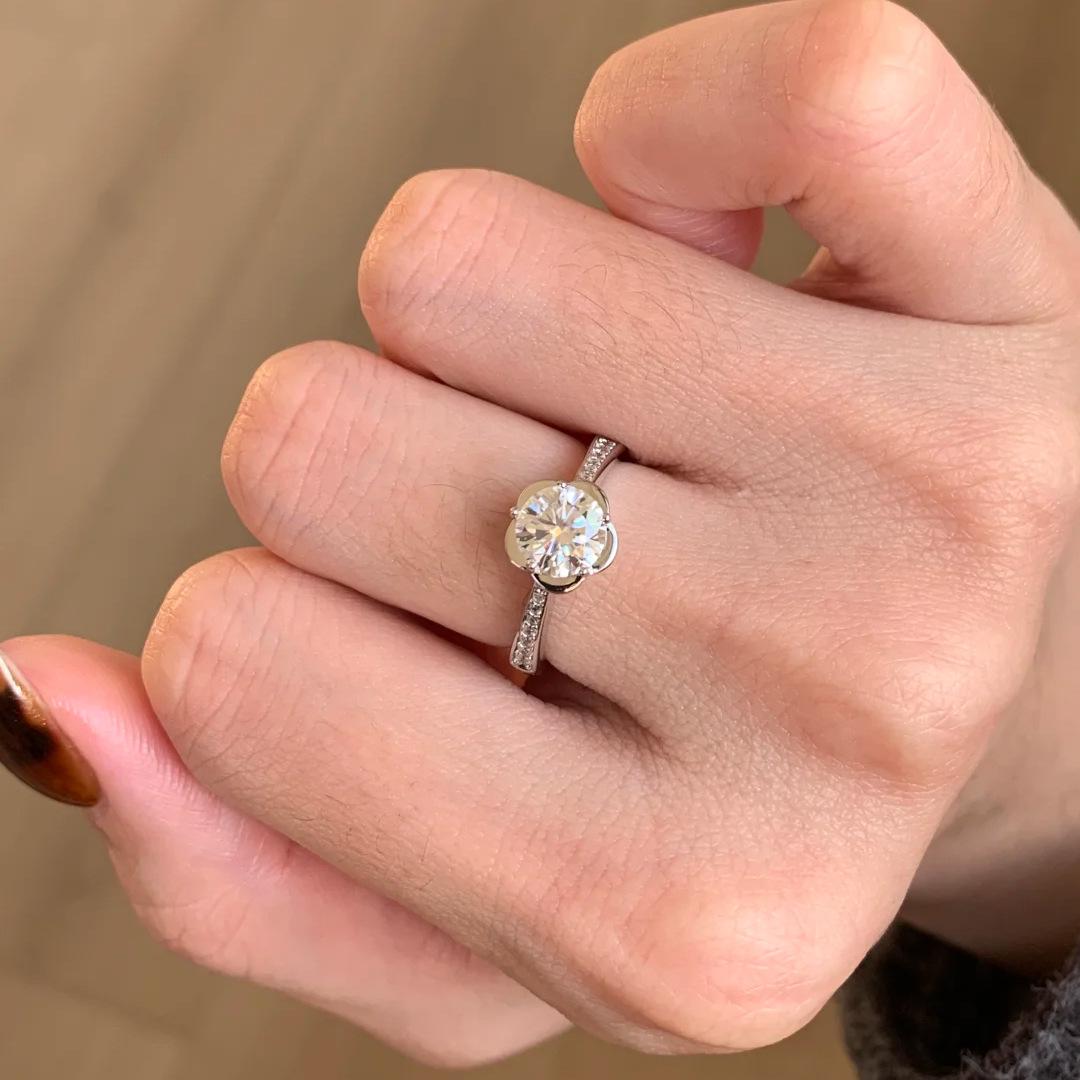 Classic exquisite inlay diamonds small camellia rings for women light luxury fashion unique ring adjustable party jewelry gift resizable серебряный
Classic exquisite inlay diamonds small camellia rings for women light luxury fashion unique ring adjustable party jewelry gift resizable серебряный