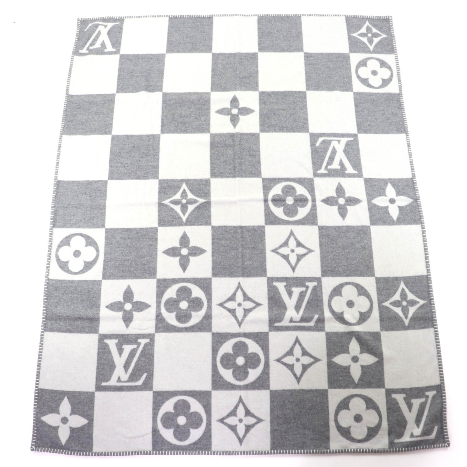 Excellent LOUIS VUITTON Other miscellaneous goods Pred LV Checkmate gray M77860 Used
Excellent LOUIS VUITTON Other miscellaneous goods Pred LV Checkmate gray M77860 Used