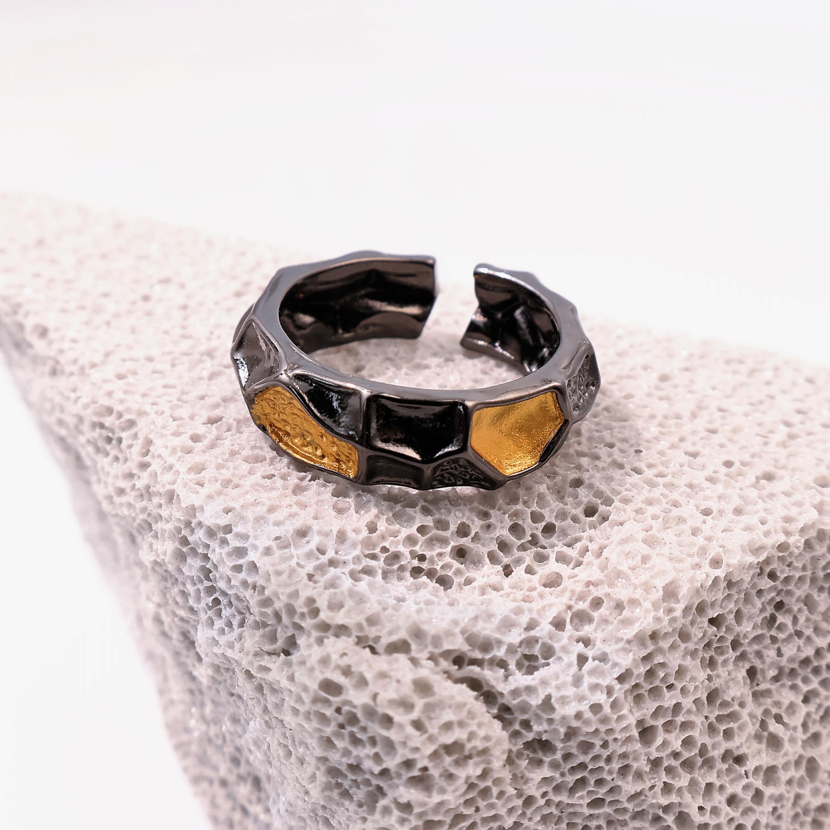 Retro “The Midas Touch Adjustable Open Ring For Men Gothic Punk Edgy Silver-plated Copper Black&Gold Color Accessories 8-10
Retro “The Midas Touch Adjustable Open Ring For Men Gothic Punk Edgy Silver-plated Copper Black&Gold Color Accessories 8-10