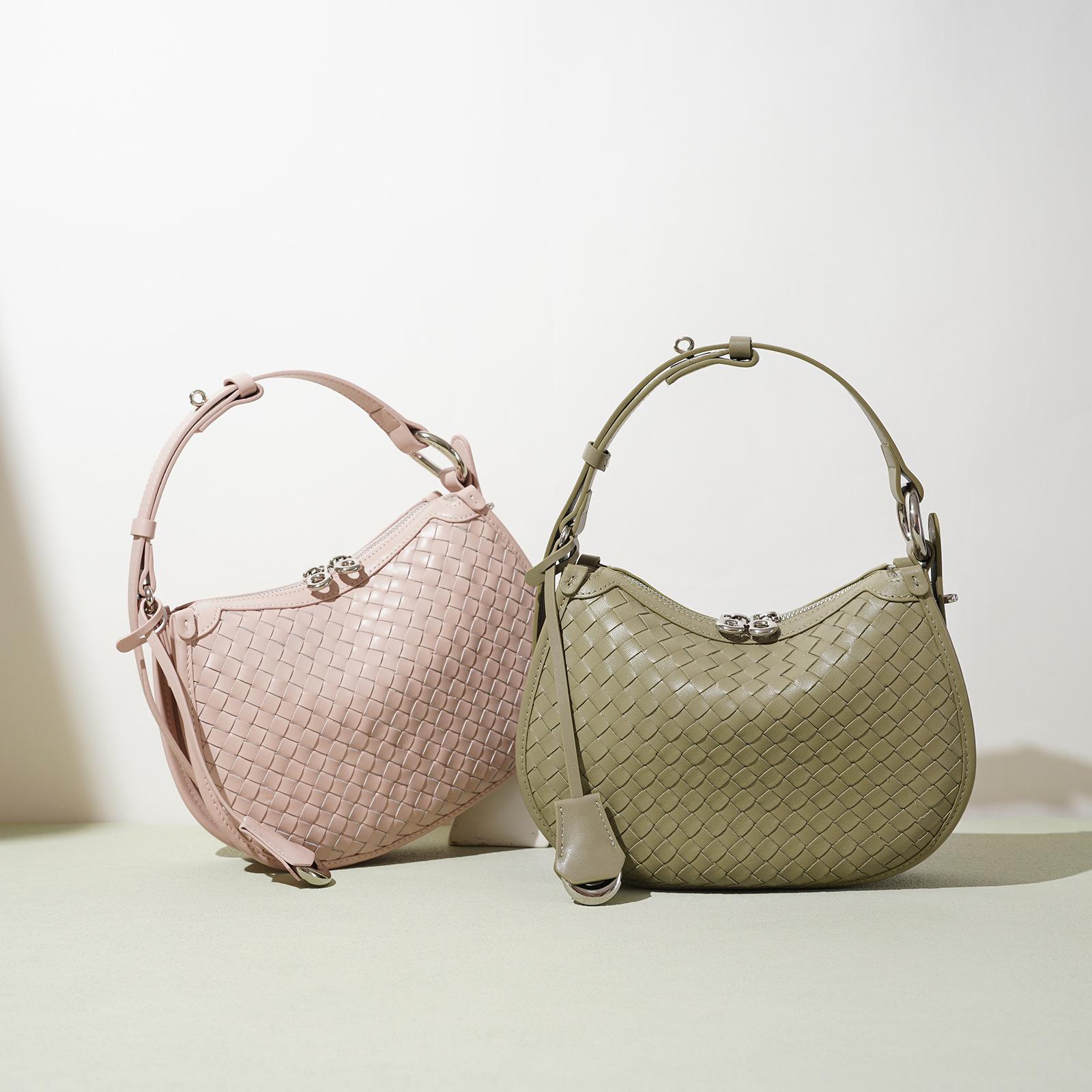 New Woven Leather Crescent Bag Casual Simple Shoulder Underarm Handbag Diagonal Span Women s Bag
New Woven Leather Crescent Bag Casual Simple Shoulder Underarm Handbag Diagonal Span Women s Bag
