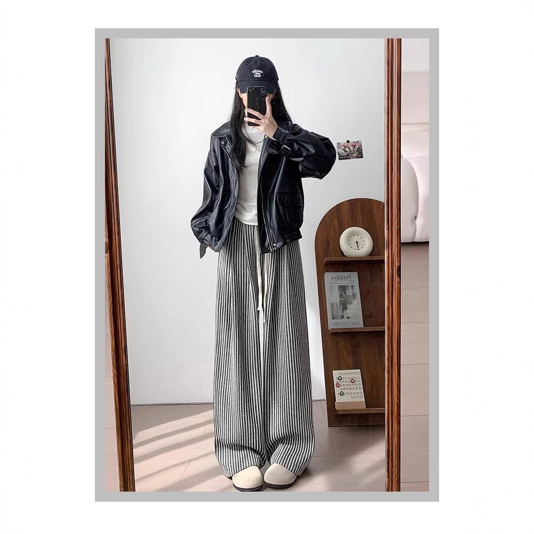 Petite Coffee Pinstripe Casual Women s Wide-Leg Pants, Drawstring High Waist, Relaxed Fit - Perfect for Spring & Autumn. S (For 80-95 jin)
Petite Coffee Pinstripe Casual Women s Wide-Leg Pants, Drawstring High Waist, Relaxed Fit - Perfect for Spring & Autumn. S (For 80-95 jin)