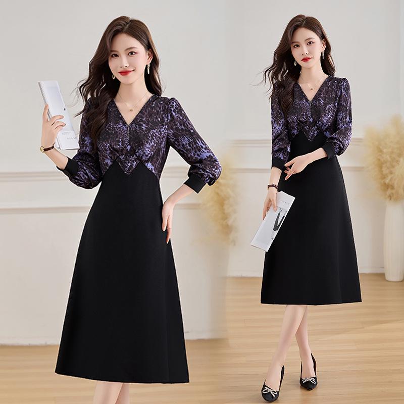 Весеннее миди-платье с V-образным вырезом, длинными рукавами и приталенным силуэтом, с элегантной строчкой, стиль Z5383 L 110-120 jin
Весеннее миди-платье с V-образным вырезом, длинными рукавами и приталенным силуэтом, с элегантной строчкой, стиль Z5383 L 110-120 jin