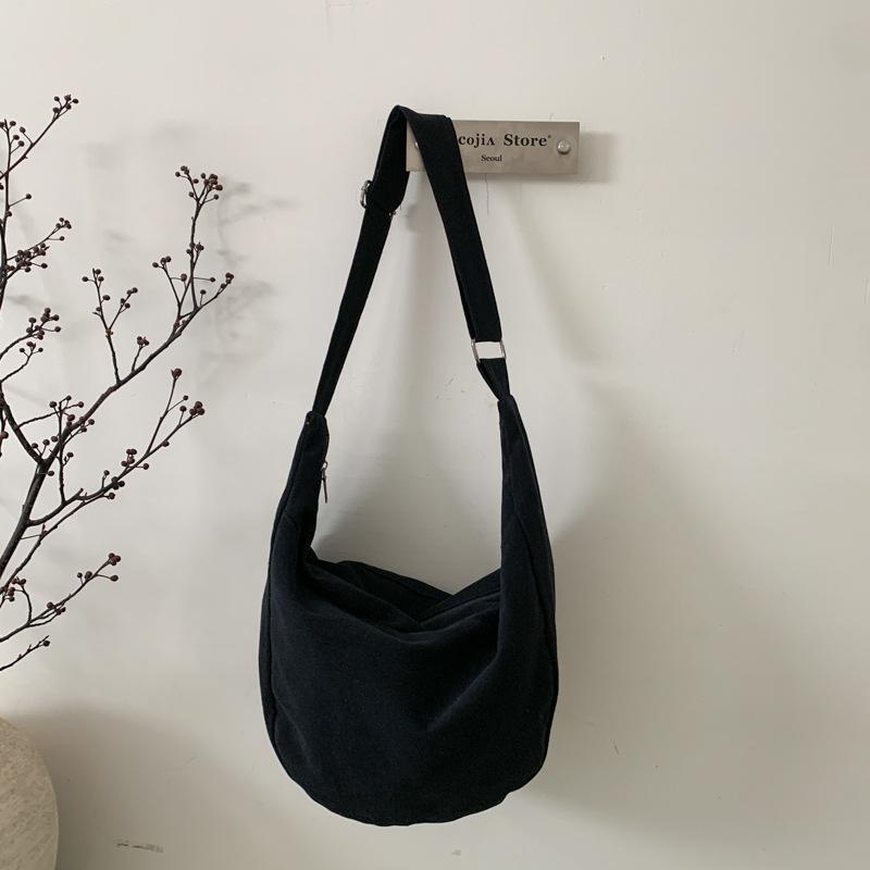 Retro autumn and winter dumpling bag crossbody shoulder bag unisex large capacity canvas bag Harajuku lazy wind tote bag чорний
Retro autumn and winter dumpling bag crossbody shoulder bag unisex large capacity canvas bag Harajuku lazy wind tote bag чорний