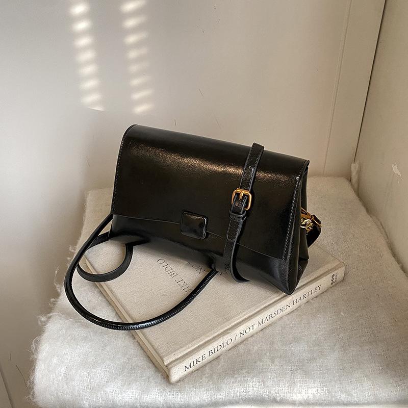 Retro high-end small square bag women s winter new fashion casual shoulder bag niche trend bag
Retro high-end small square bag women s winter new fashion casual shoulder bag niche trend bag