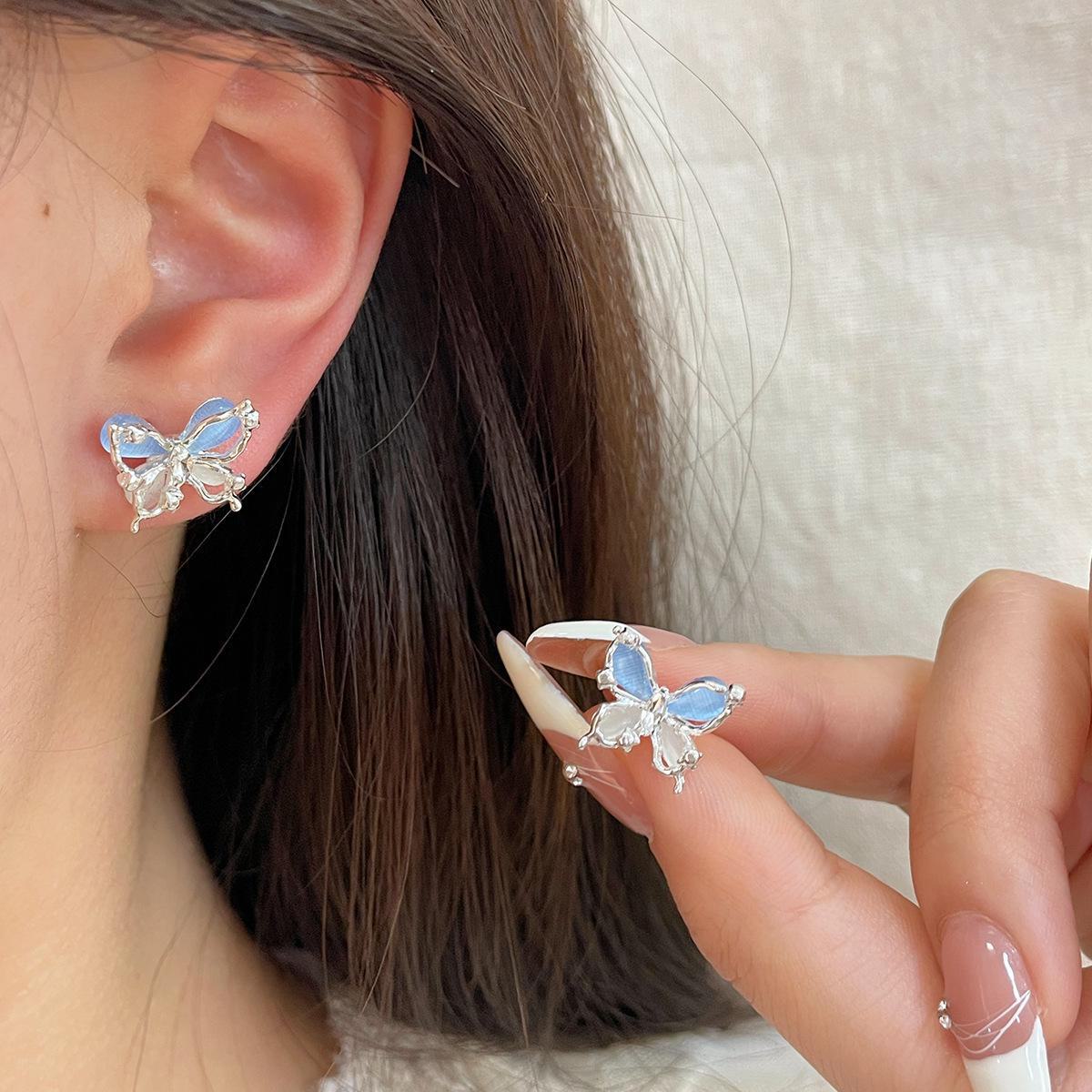 Рожеві сережки-метелики з котячим оком і срібною голкою S925 butterfly stud earrings синій
Рожеві сережки-метелики з котячим оком і срібною голкою S925 butterfly stud earrings синій