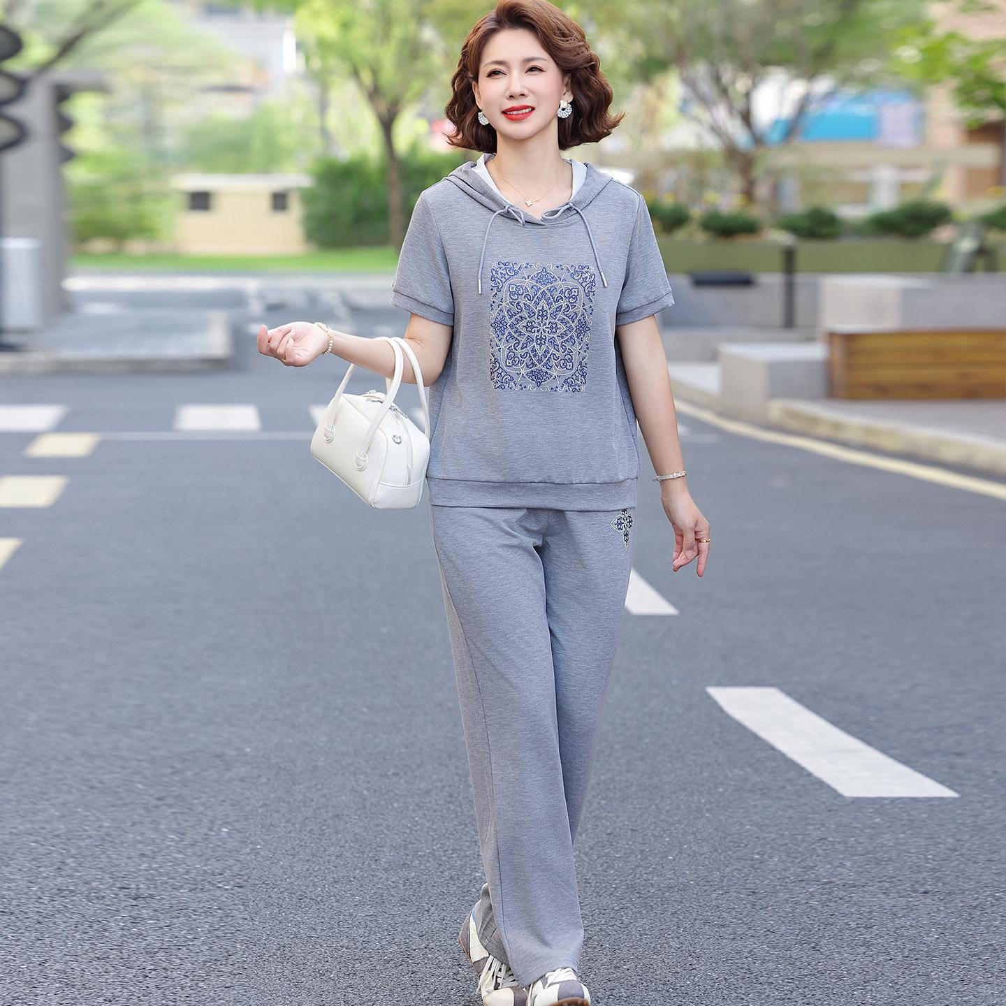 Elegant & Stylish T-Shirt Set for Middle-Aged Women - Spring/Autumn 2026, Short-Sleeve Two-Piece 3XL for 120-135 jin серый
Elegant & Stylish T-Shirt Set for Middle-Aged Women - Spring/Autumn 2026, Short-Sleeve Two-Piece 3XL for 120-135 jin серый