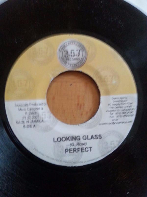 7inch Record PERFECT / AMARA - Looking Glass / Hold Me Close NONE 357 Records 2007 Jamaica Reggae, Ska & Dub Used
7inch Record PERFECT / AMARA - Looking Glass / Hold Me Close NONE 357 Records 2007 Jamaica Reggae, Ska & Dub Used